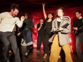 Зрители увидят постановки, концерты и мастер‑классы на благотворительном фестивале в Театре Труда 1 мая