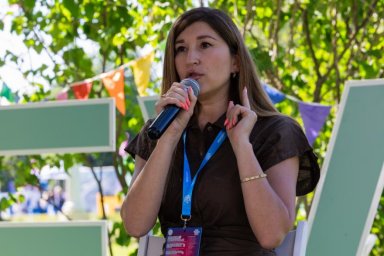 Елена Мельникова из Разноцветных цыплят дала советы по общению с детьми на площадке VK Fest