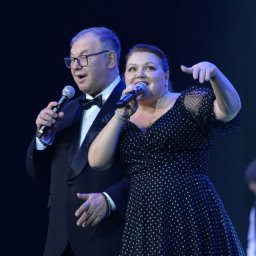 Премия "Шлягер года" досталась Петру и Марине Суховым за хит "Бородато"